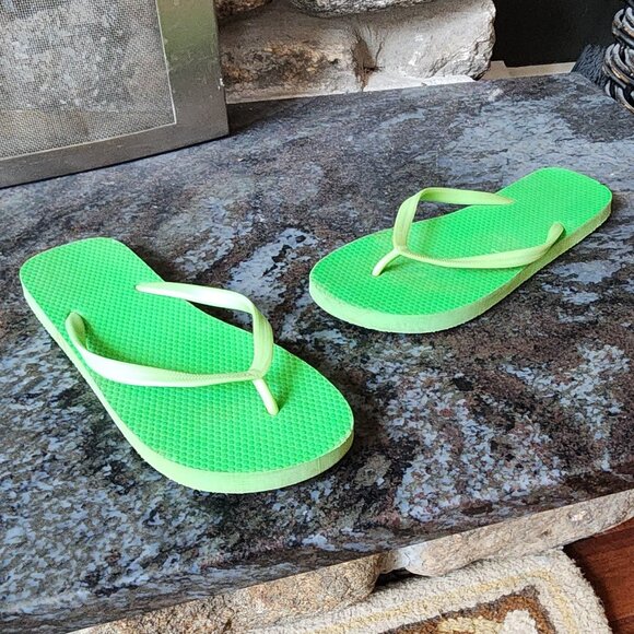 Old Navy Green Flip Flops Size 9 - Picture 6 of 14